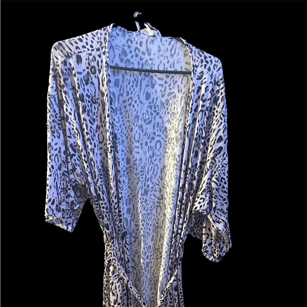 Leopard robe